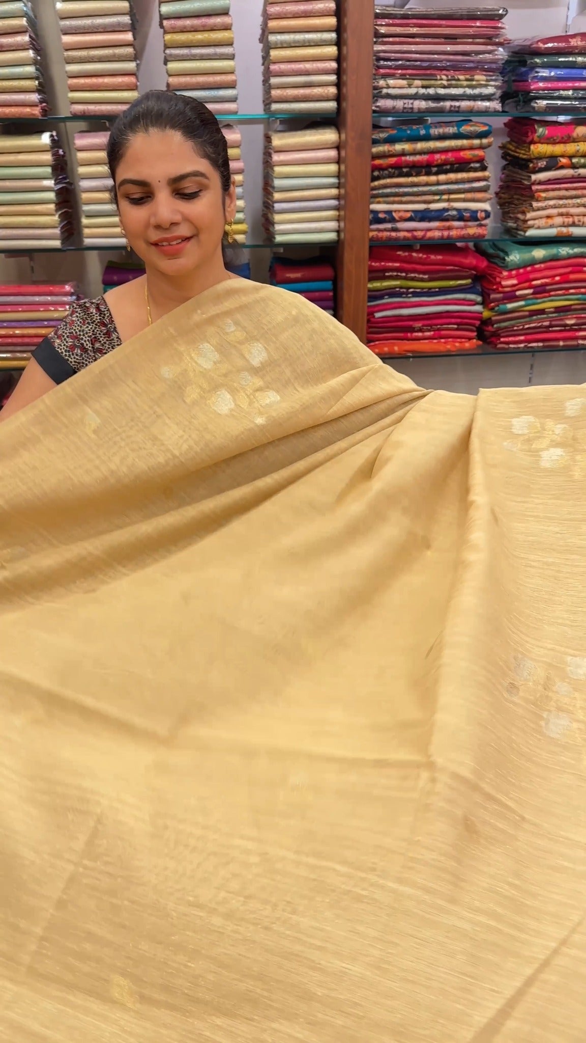 Linen Silk Saree | TTDS2522
Regular Price @ Rs.1700/-
Sale Price @...