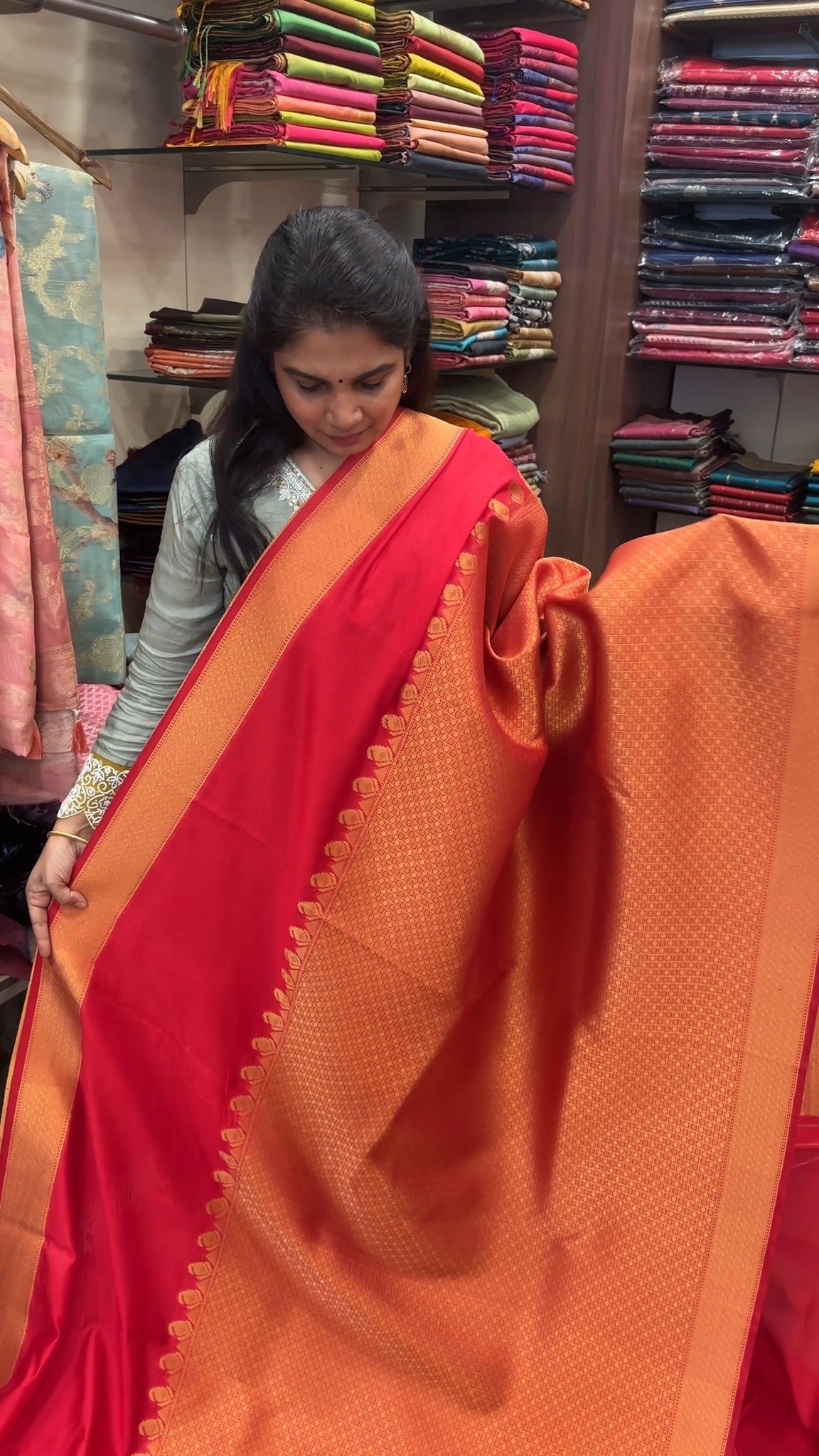 The signature rising-border design brings depth and dimension, crea...