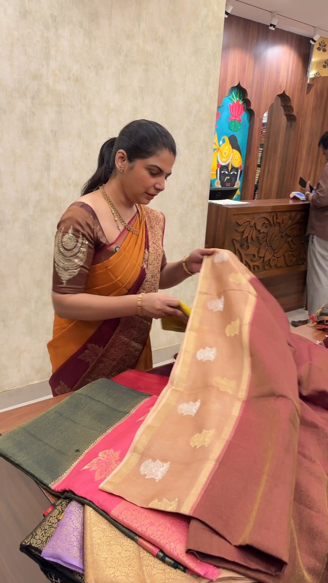 ✨ Warm Silk Saree Collections ✨
Grace that never goes out of style...