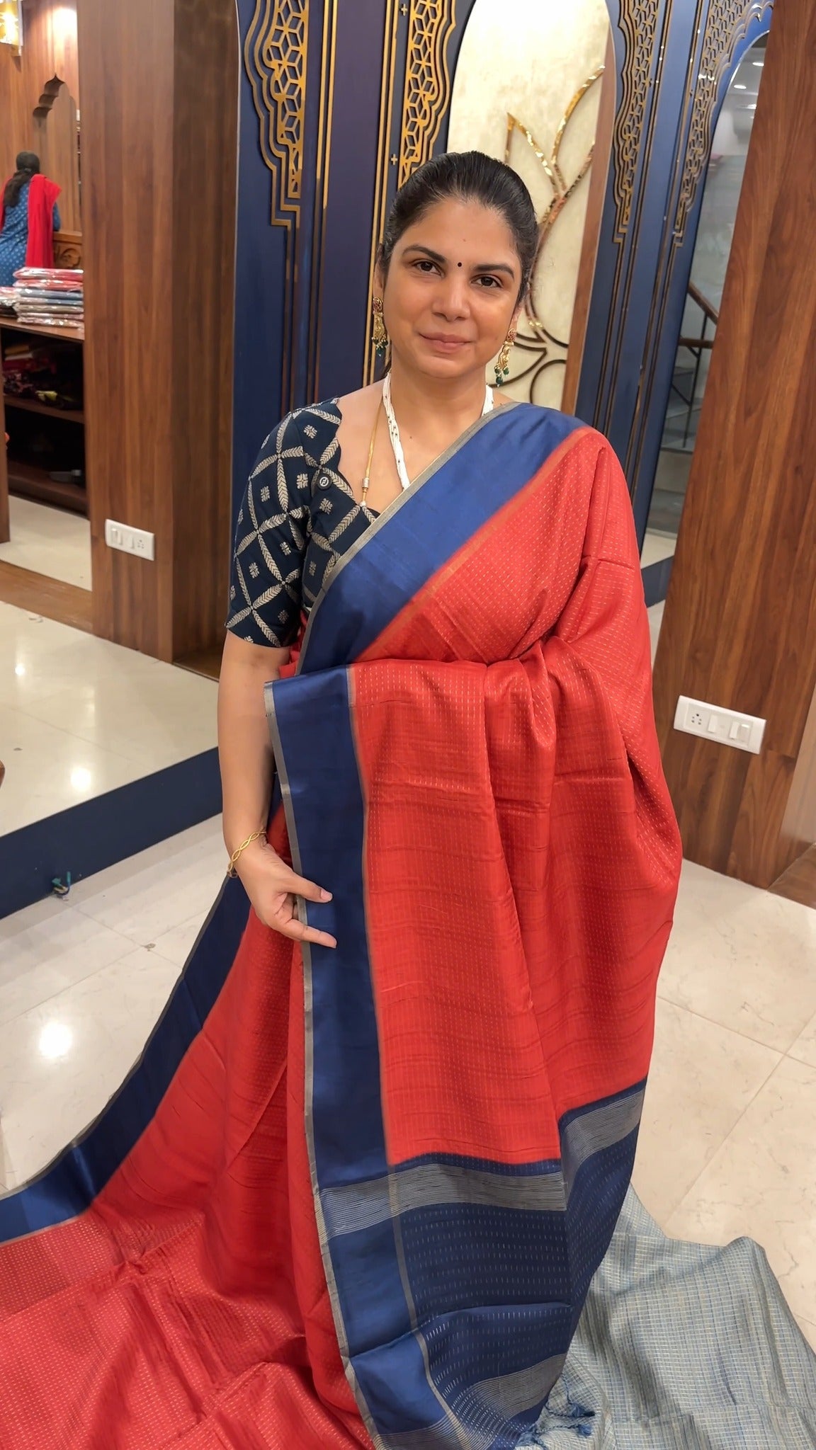 Matka Silk Saree | TTDS2925
Elegant Matka Silk Saree featuring a r...