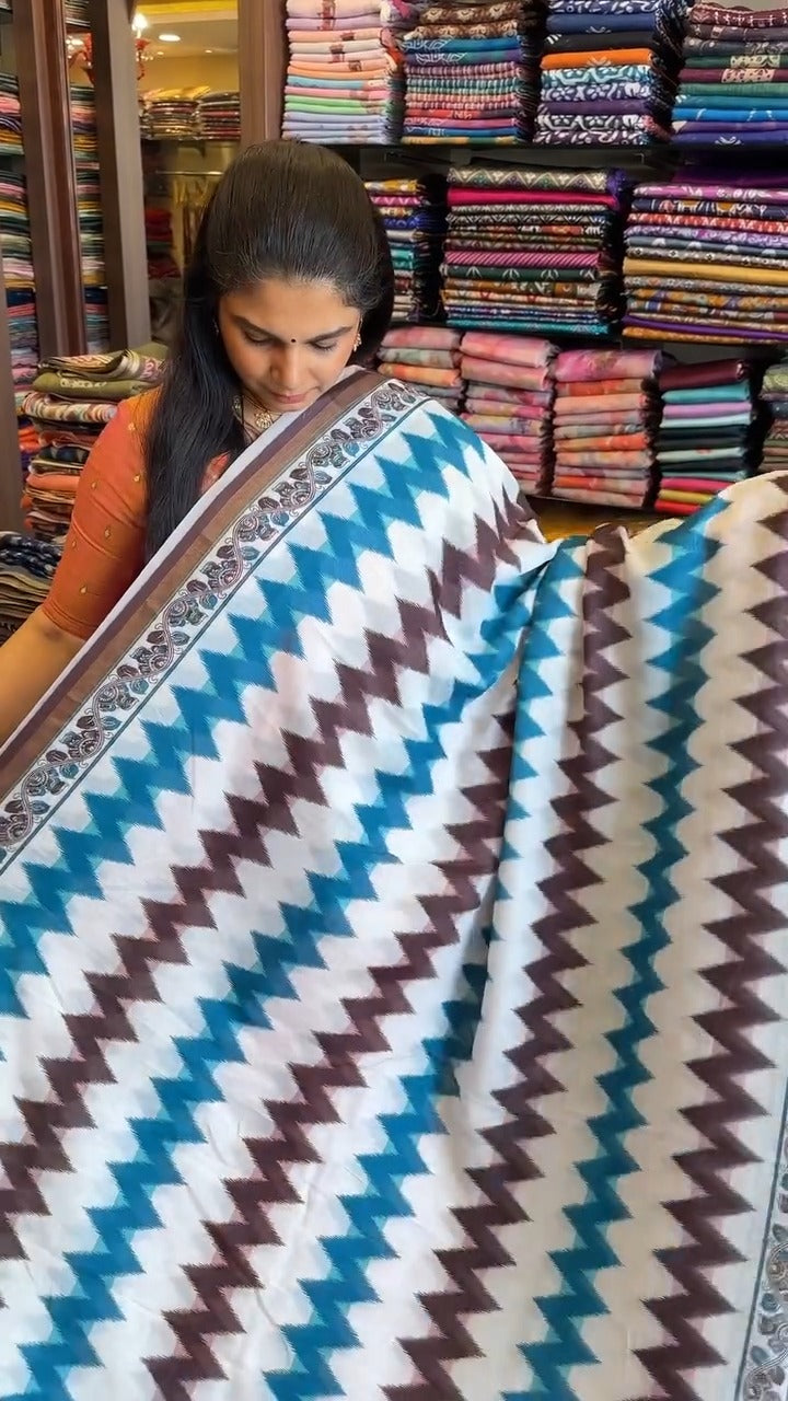 Grace meets comfort in this Mul Cotton Saree (TTDS2819).
Perfect ...