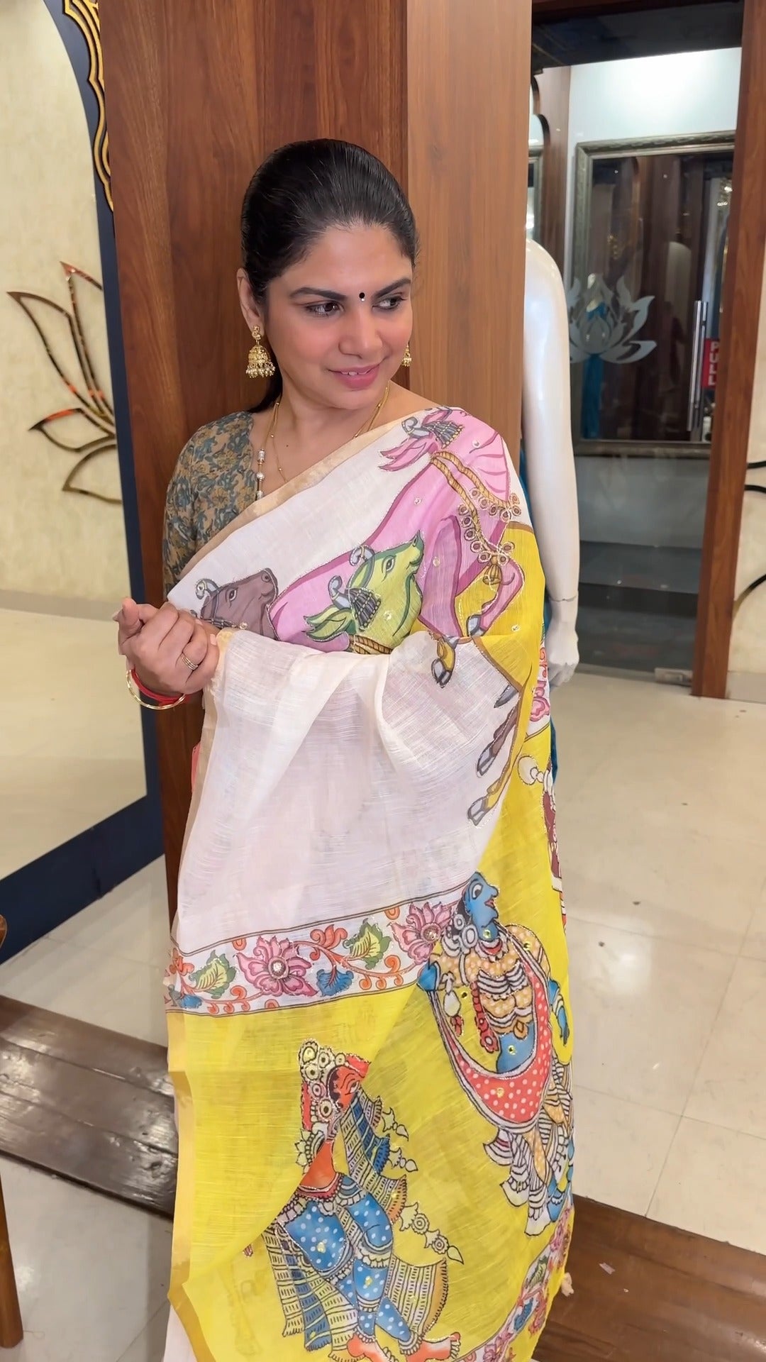 ✨ Printed Linen Cotton Saree | TTDS2959
Light, breathable, and eff...