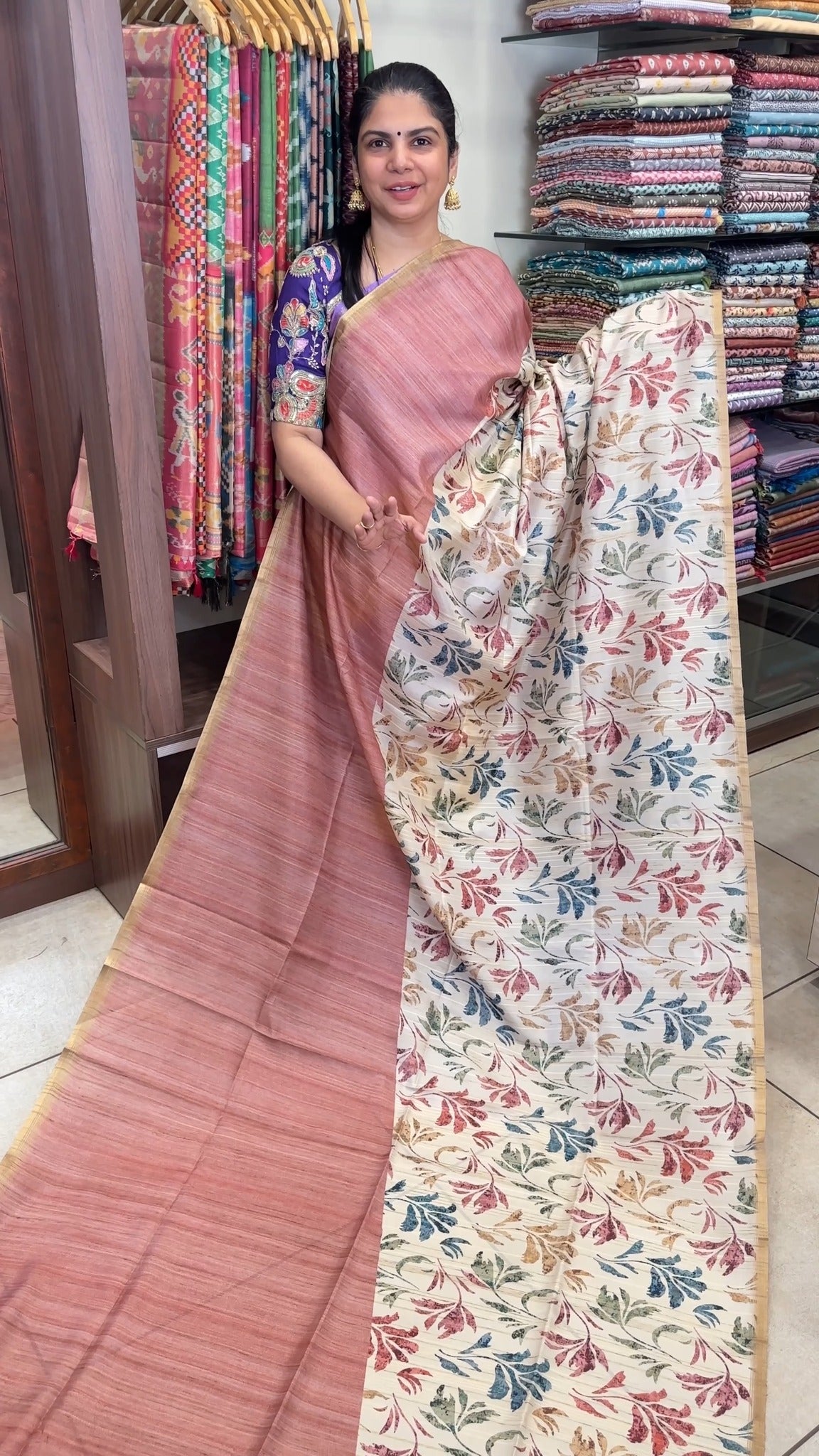 ✨ Printed Tussar Silk Saree ✨
Grace meets tradition in this beauti...