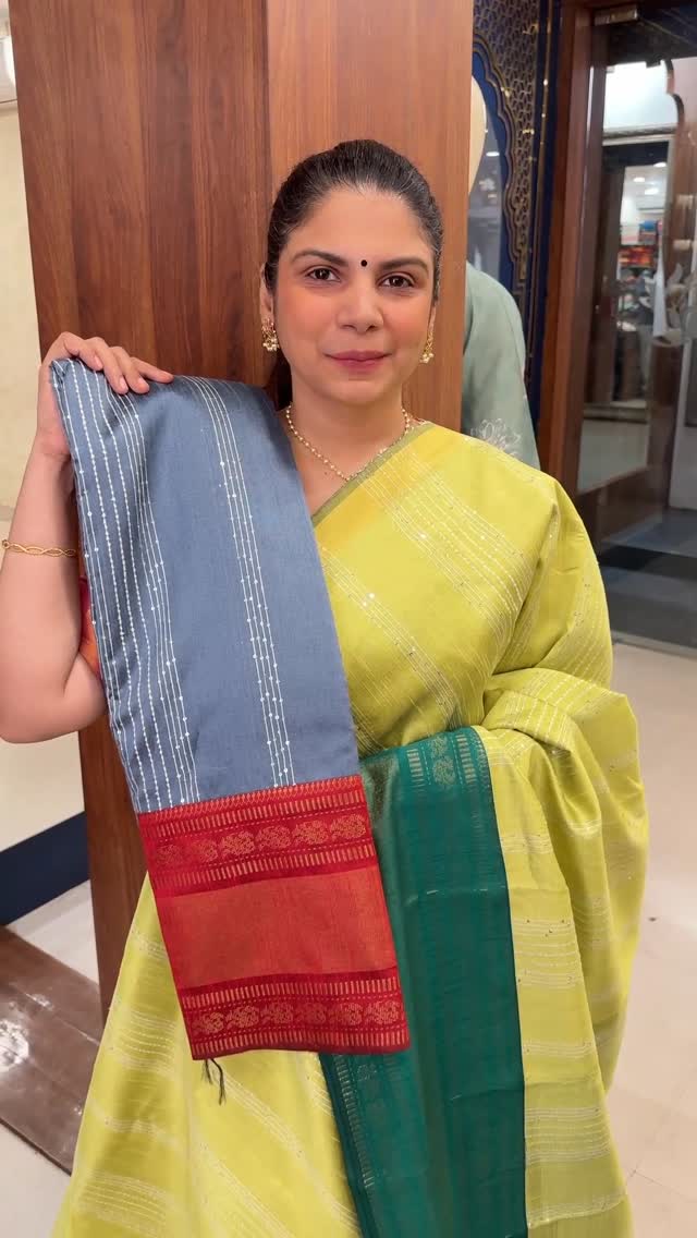 Raw Silk Saree with sequins Work
Product Code - TTDS3035
#saree #s...