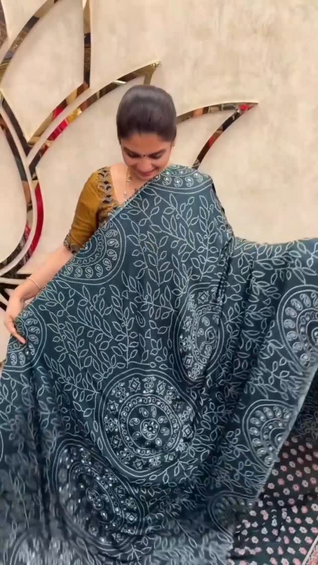 Thanks for your love 💕
Bandhini Printed Crepe Saree | TTDS2599
...