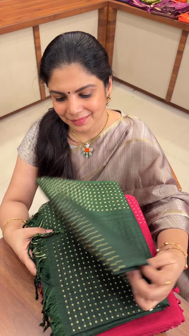 #sareelove #sareefashion #sareeindia #trending