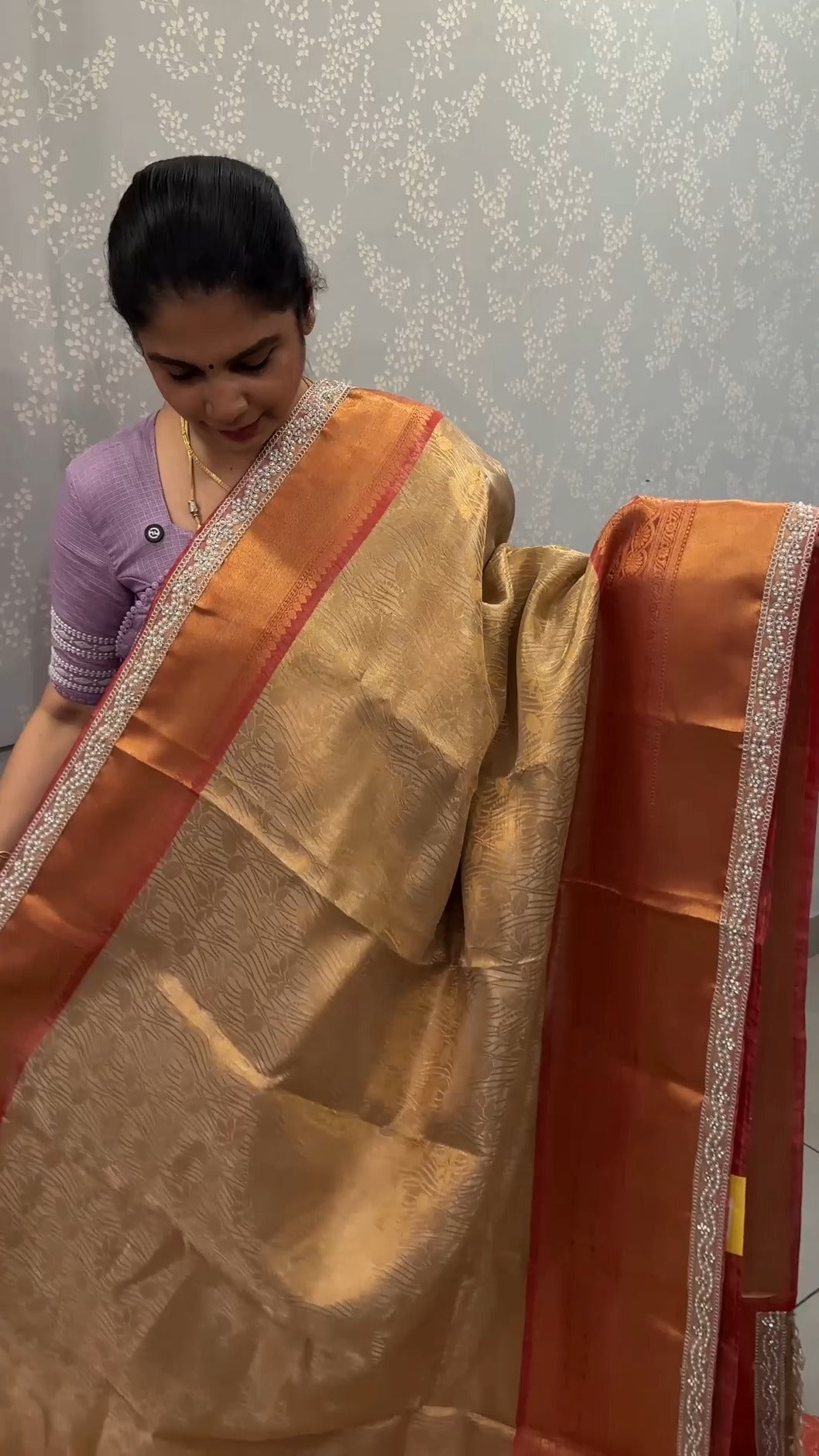 Saree Code - | TTDS3080
Saree Name - Kora Banarasi Silk Saree
B...