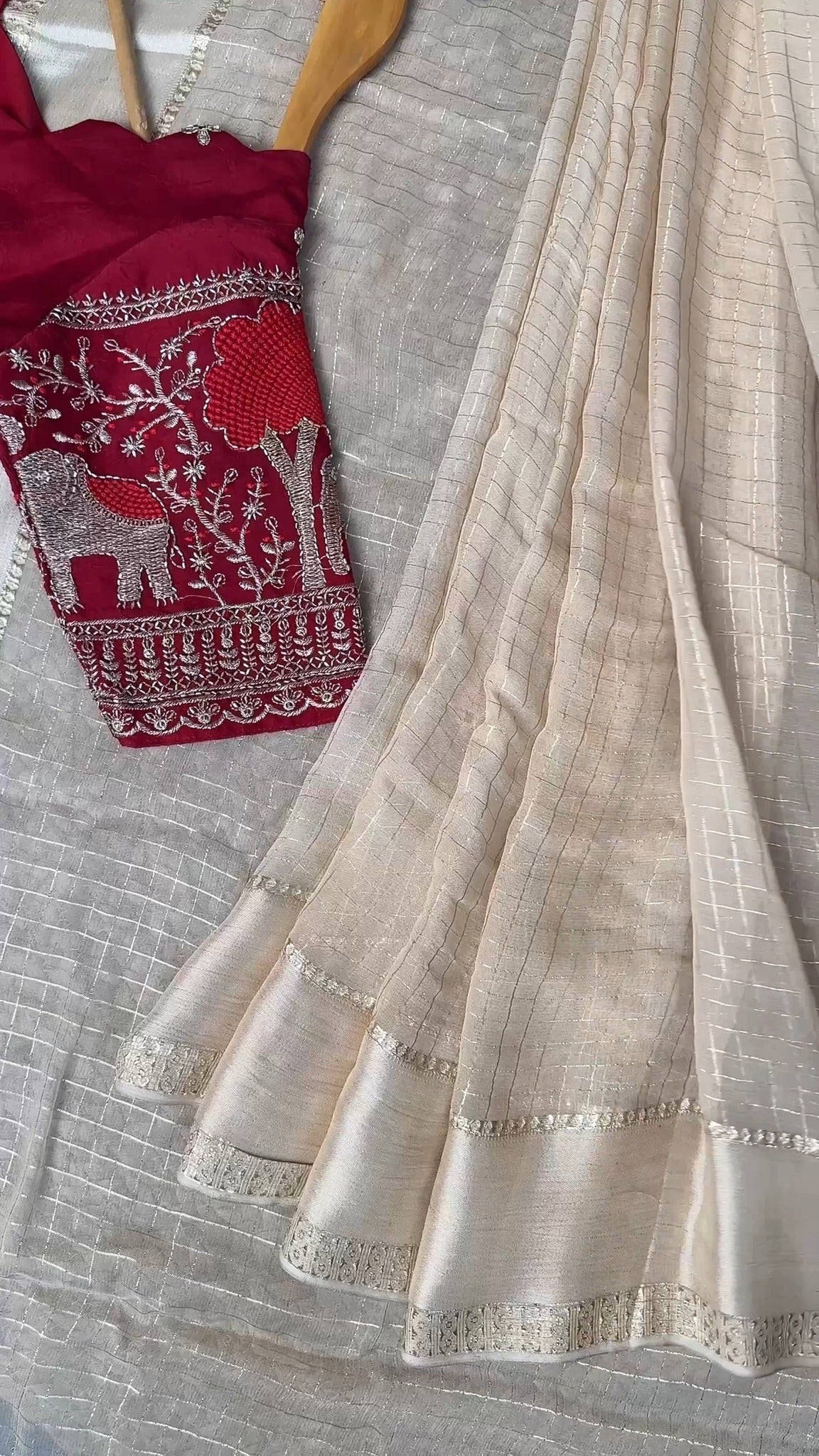 Saree Code - TTDS3077
Saree Name - Viscose Georgette Saree
Blou...