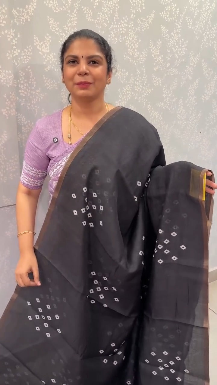 Saree Code - TTDS3120
Saree Name - Linen Cotton Saree
Blouse - Co...