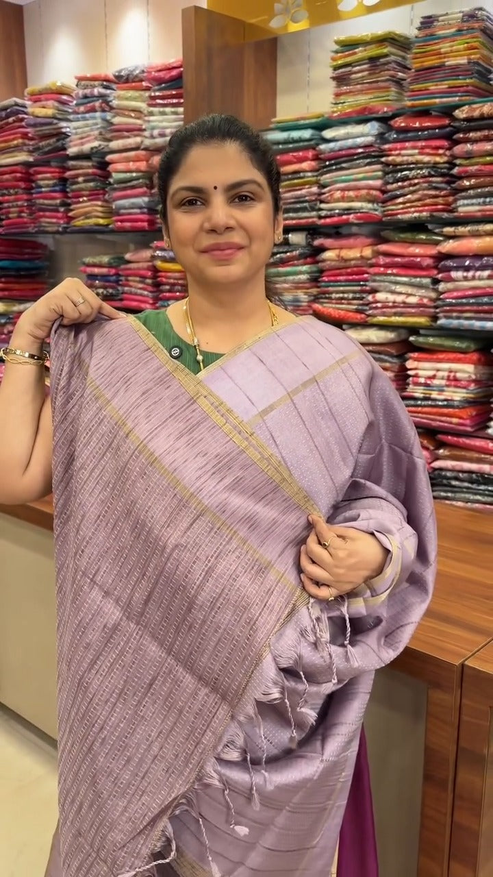 Saree Code - TTDS2896
Saree Name - Handloom Matka Silk Saree
Blou...
