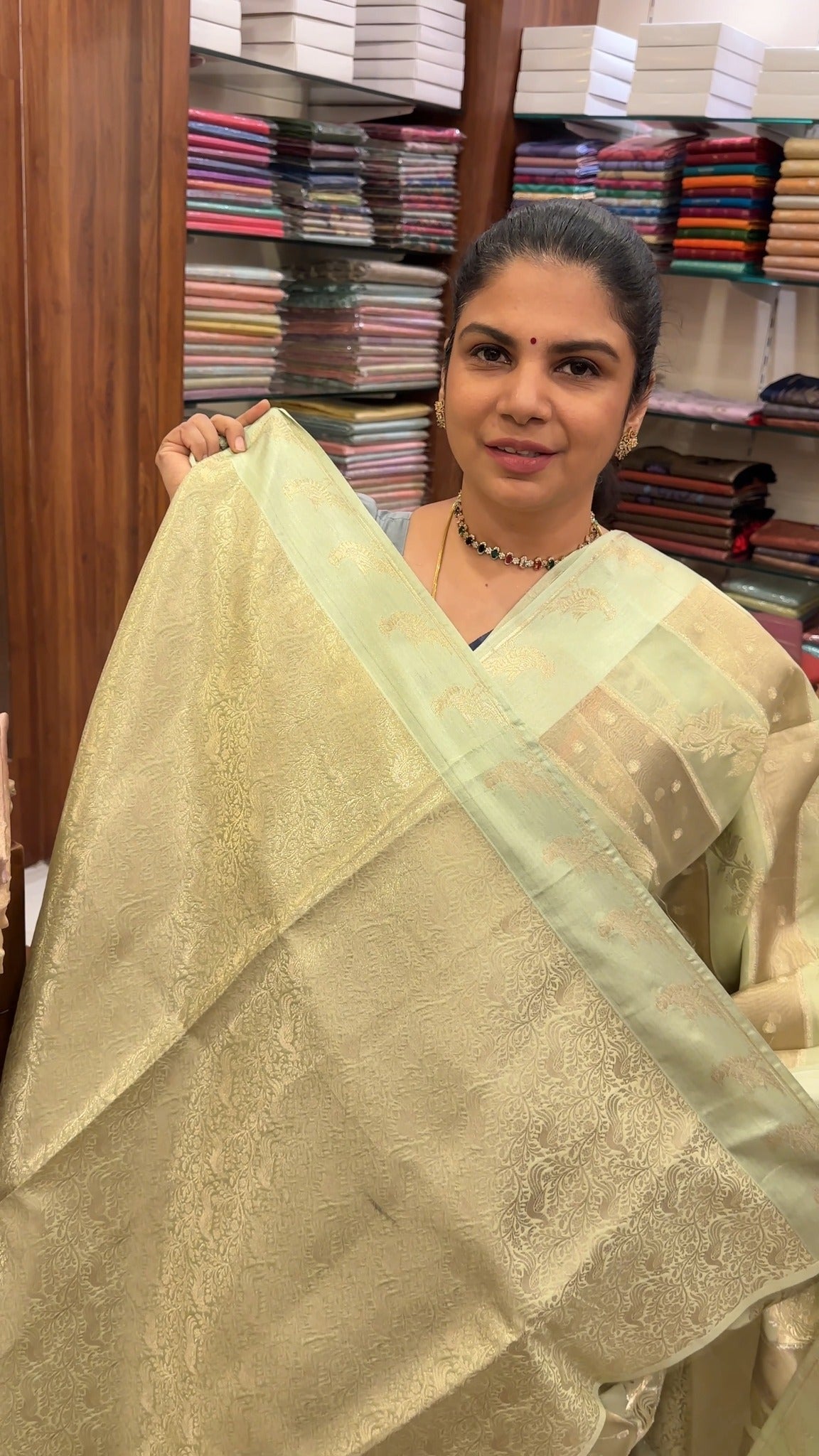 Saree Name - Banarasi Silk Saree
Blouse - Zari Woven Blouse
Lengt...