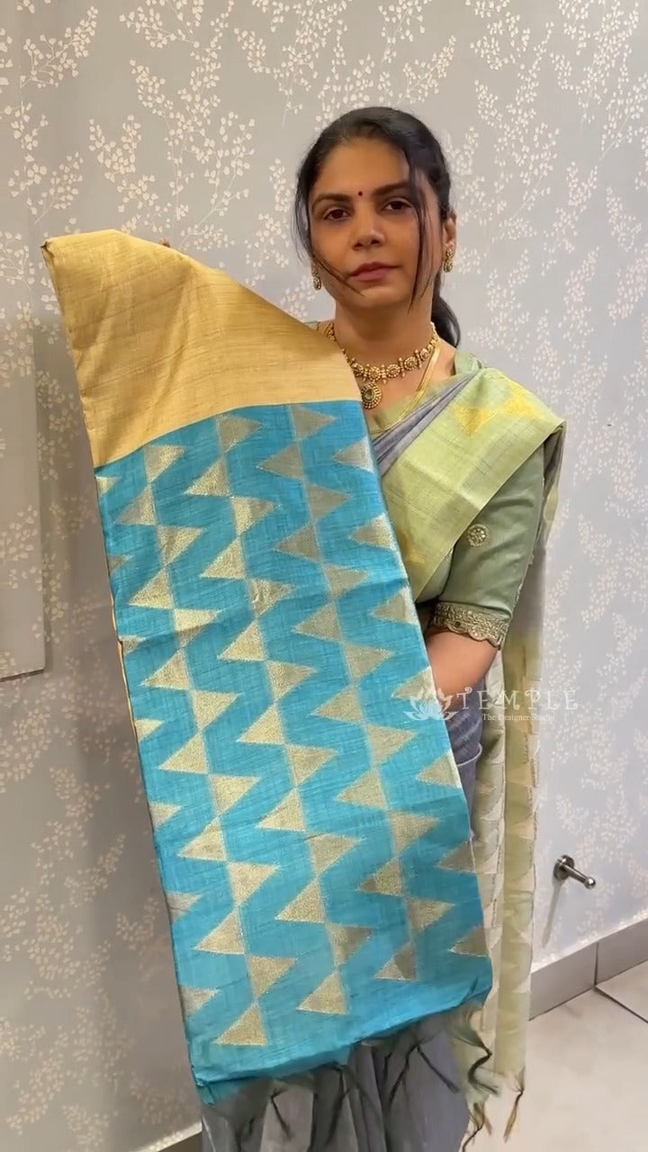 Saree Code - TTDS3528
Saree Name - Chappa Silk Saree
Price - Rs.1...