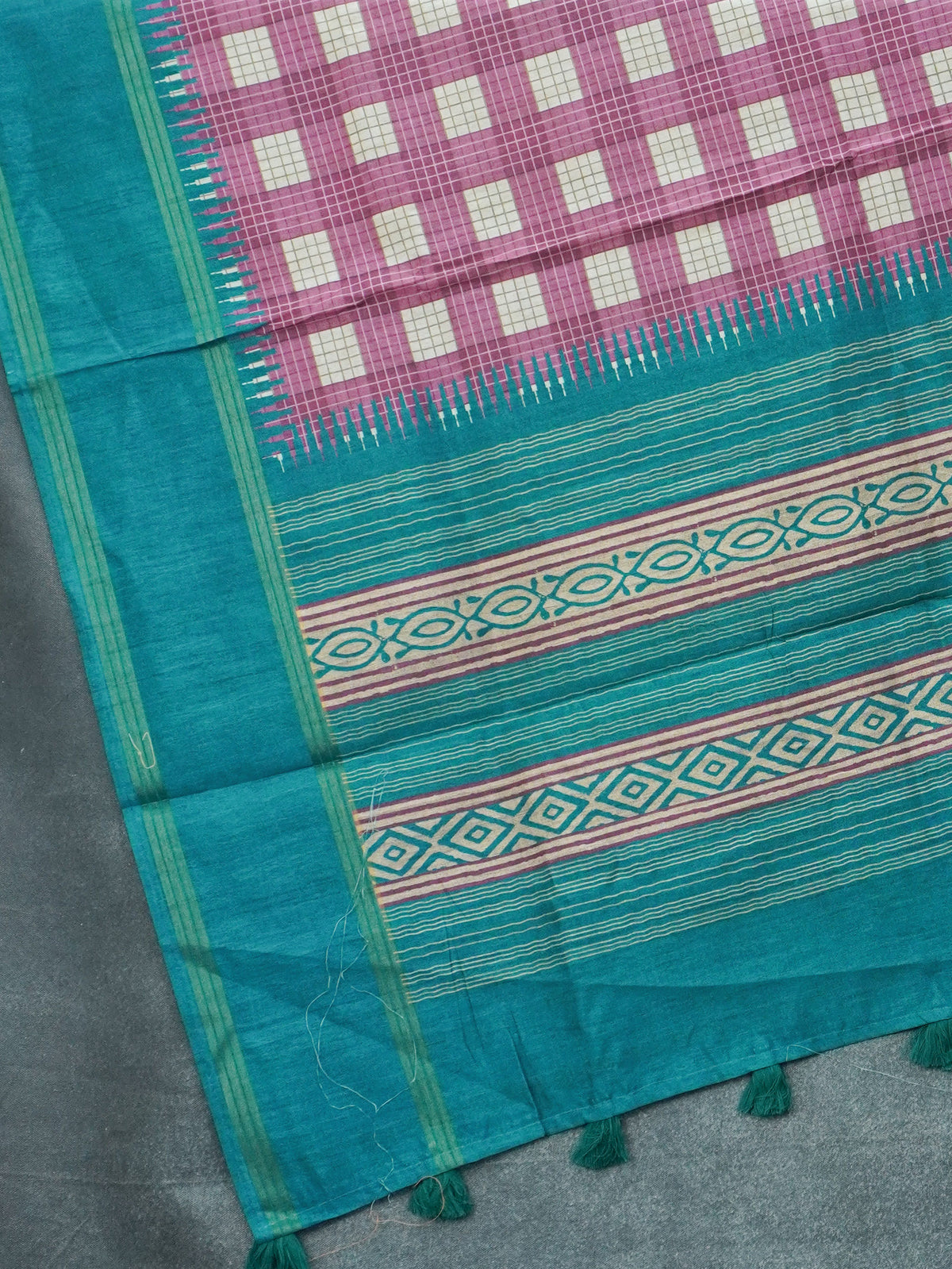 Vintage Checked Tussar Saree | TTDS3708