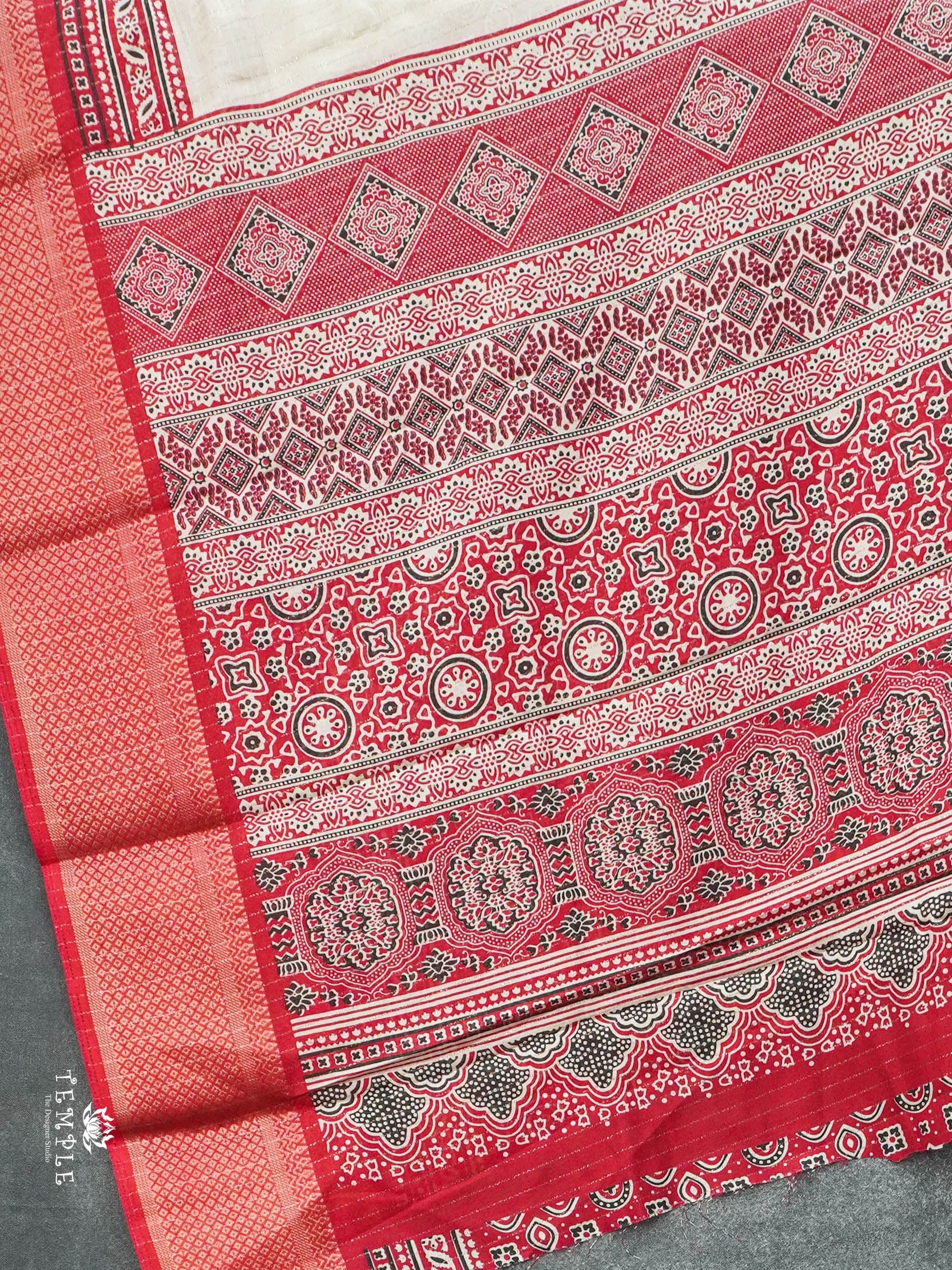 Semi Crepe Saree With Vaira Oosi Pattern | TTDS2895.