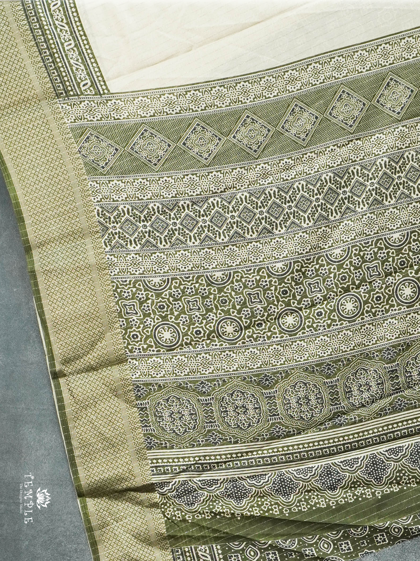 Semi Crepe Saree With Vaira Oosi Pattern | TTDS2895