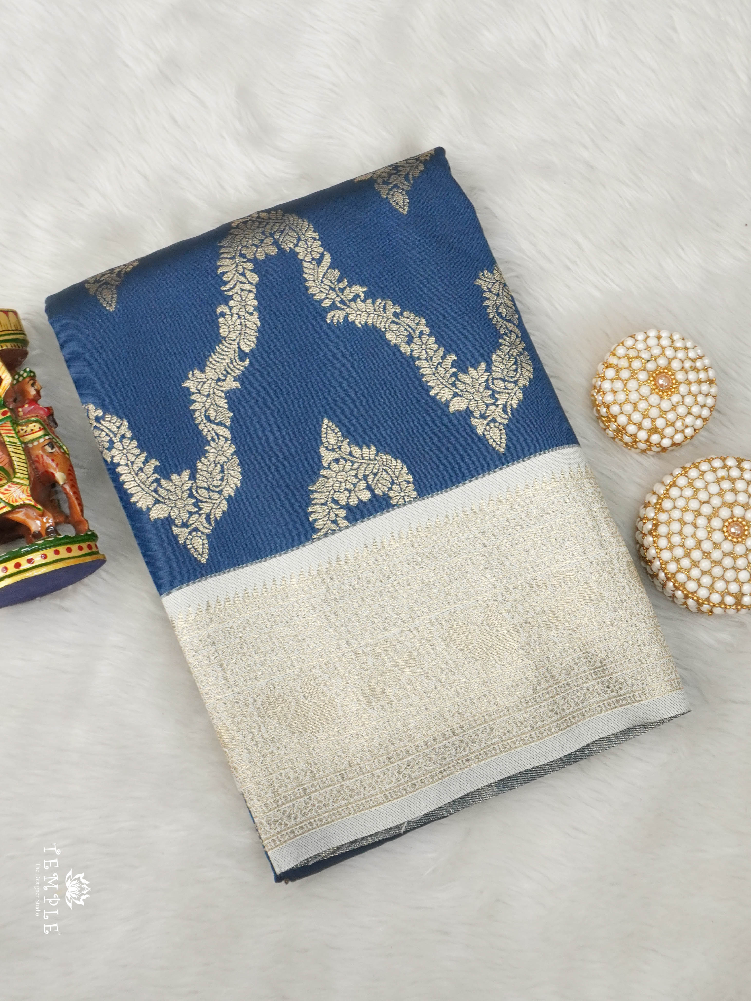 Semi Silk Saree With Zari Woven Pattern | TTDS2915