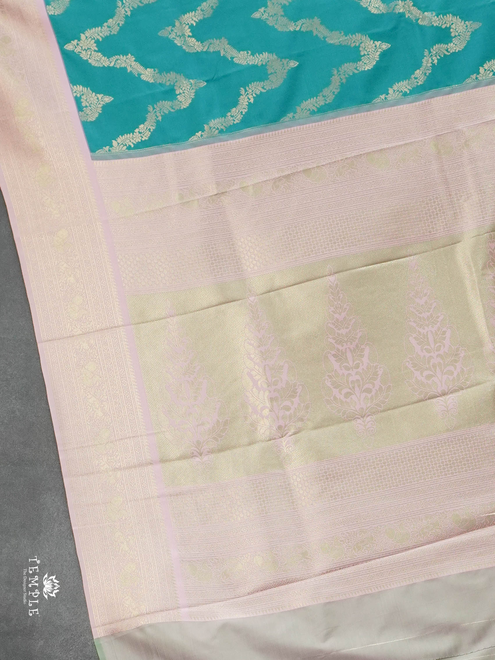 Semi Silk Saree With Zari Woven Pattern | TTDS2915