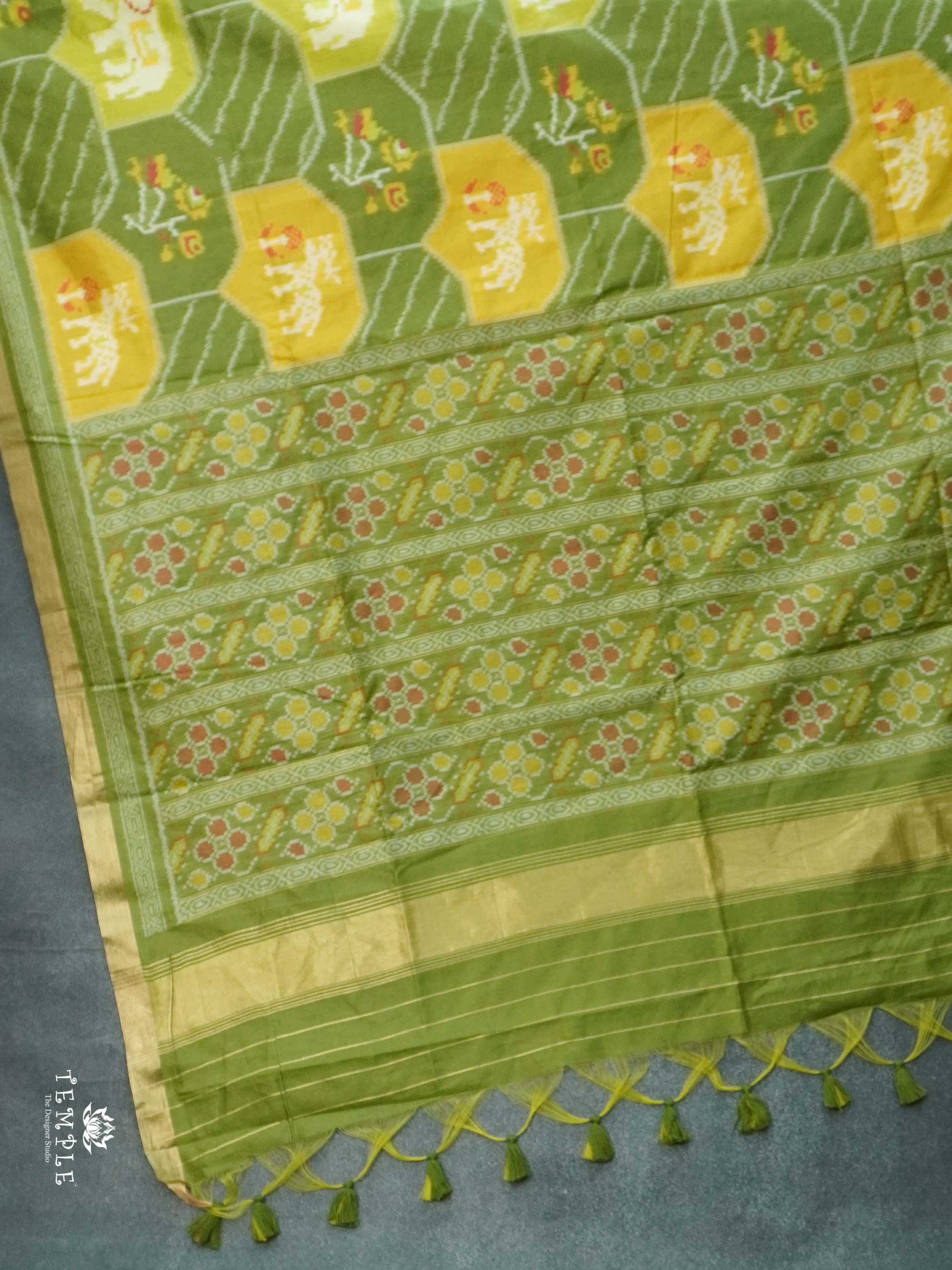 Raw Silk Saree With Thread Woven Pattern | TTDS2647