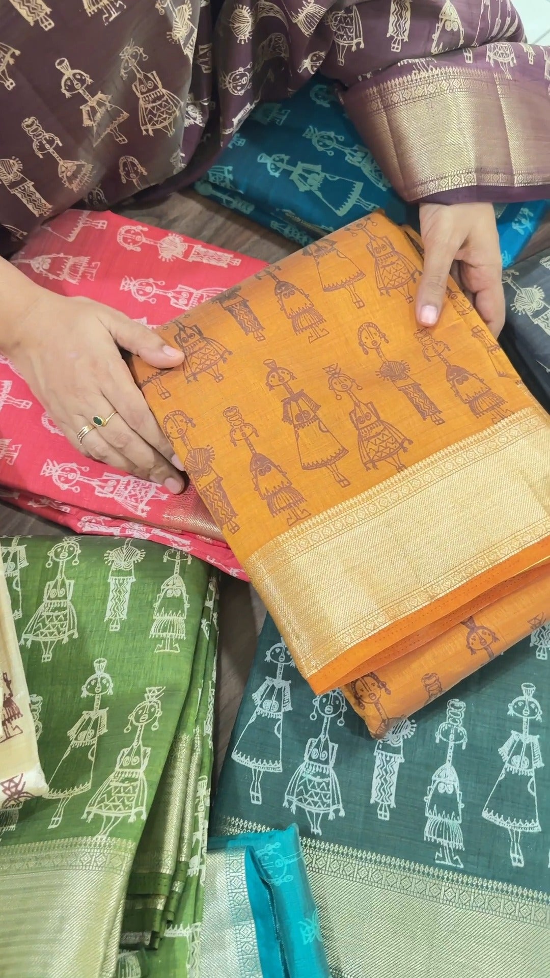 Printed Tussar Silk Saree

Tag Price @ Rs.1400/-
Offer Price @ Rs.1...