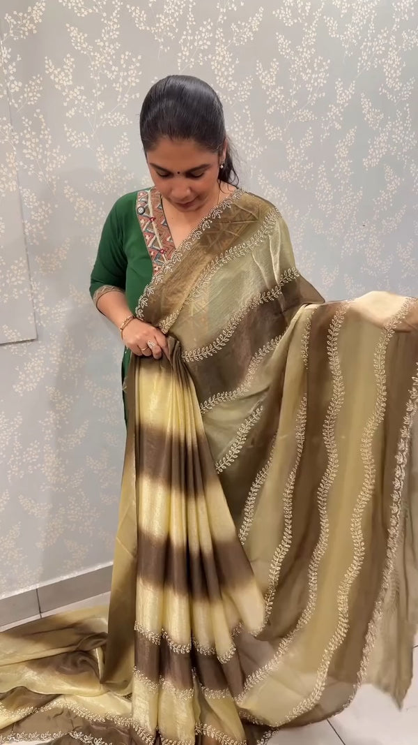 Designer Saree With Stone Work

Product Code - TTDS2440

Regular Pr...