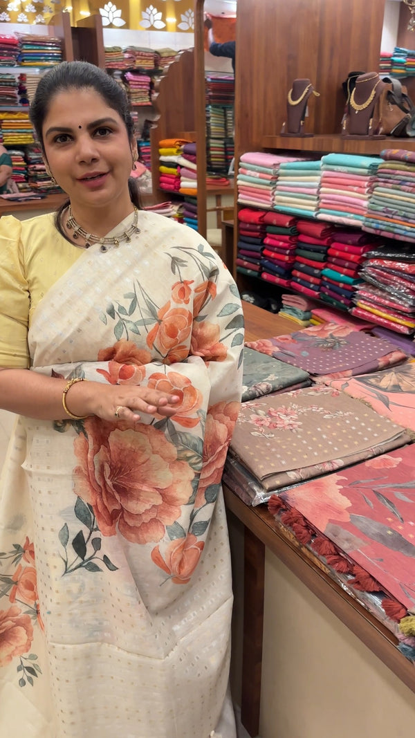 Crafted from a fine jute cotton blend, this saree showcases a beaut...