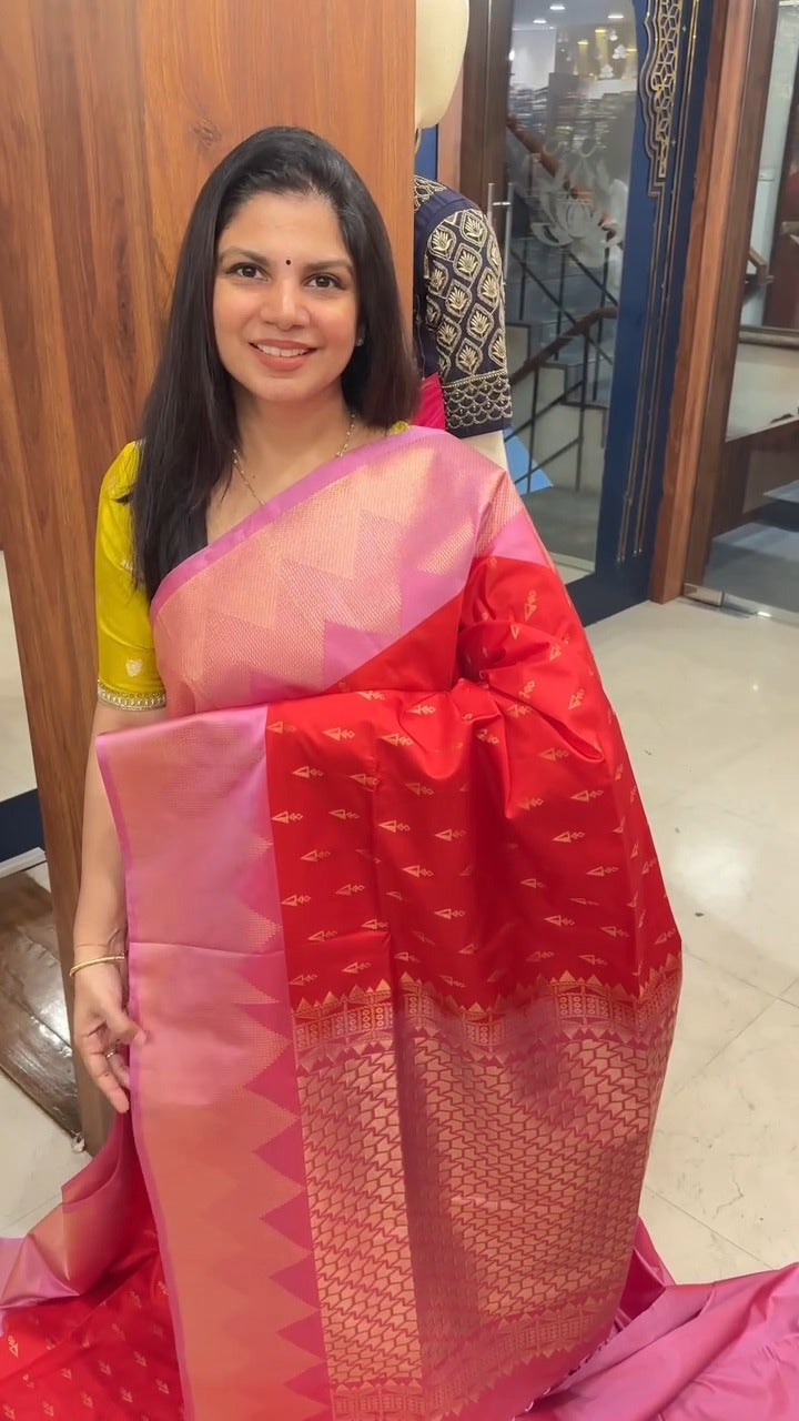 Semi Soft Silk Saree 

Product Code - TTDS2140

Regular Price @ Rs....