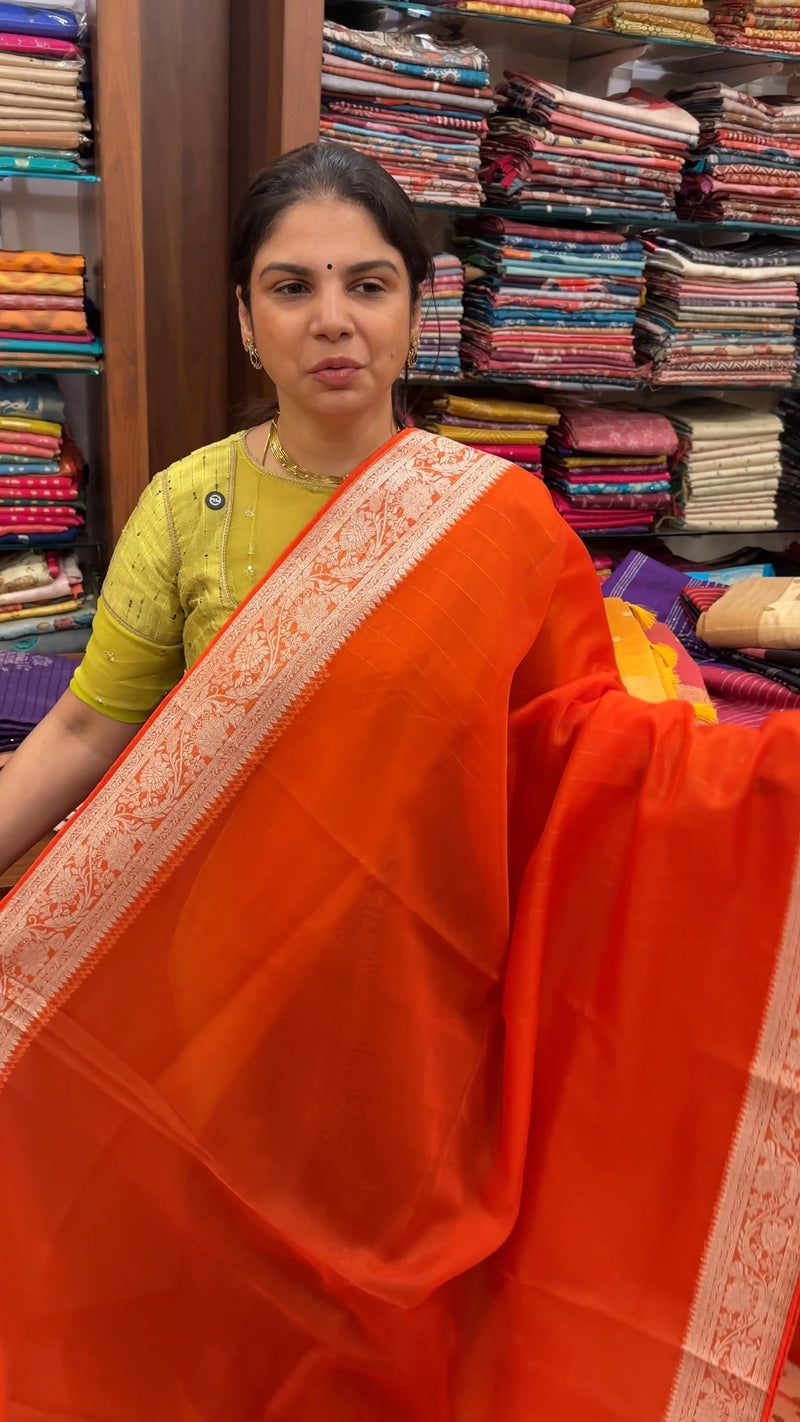 Kora Banarasi Saree ✨

Lightweight and sheer Kora Banarasi saree fe...