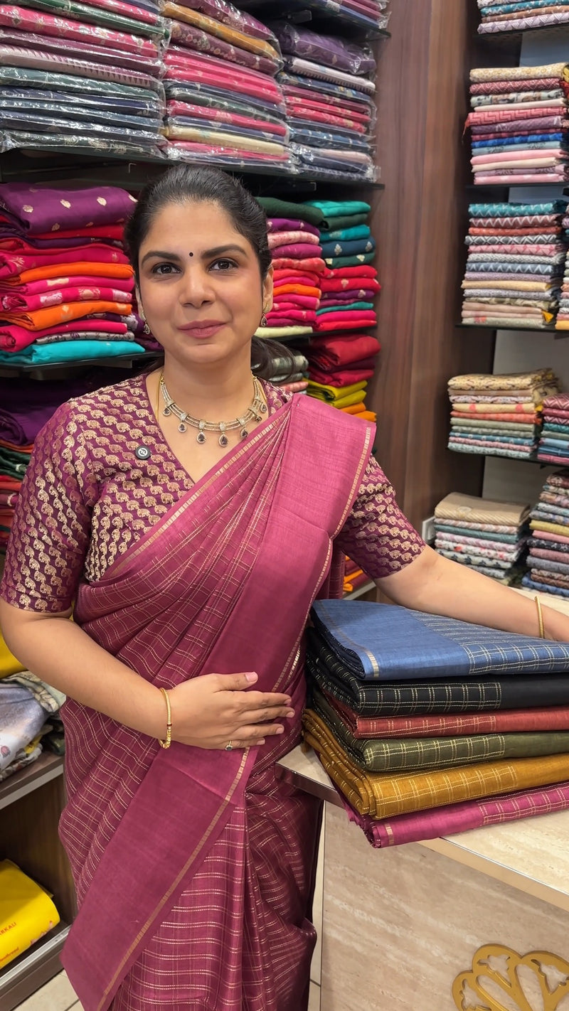 Handloom silk saree

handloom silk saree features a soft, breathabl...