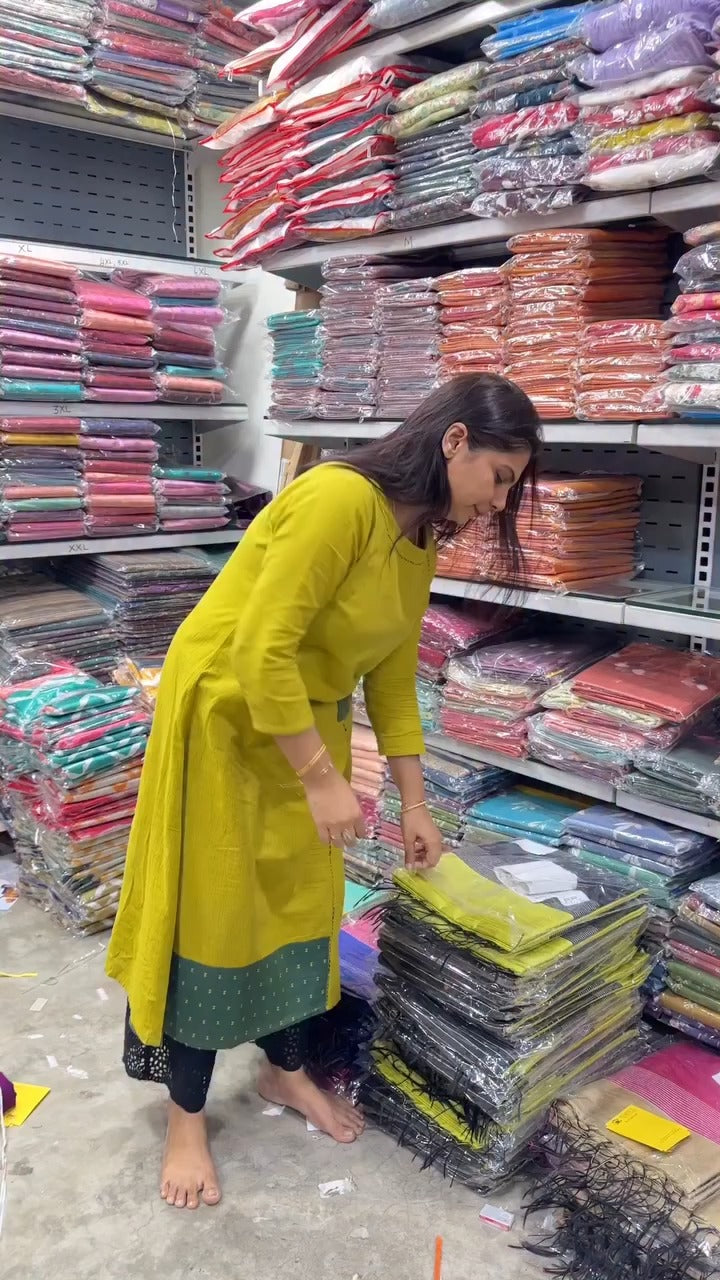 Raw silk sarees

Raw silk saree crafted with a rich, textured weave...