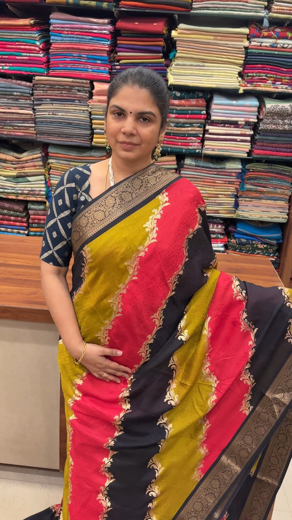 Timeless waves of tradition 🌊

This Georgette Leheriya Saree blend...