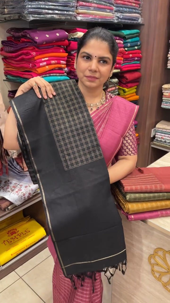 Handloom silk saree

handloom silk saree features a soft, breathabl...