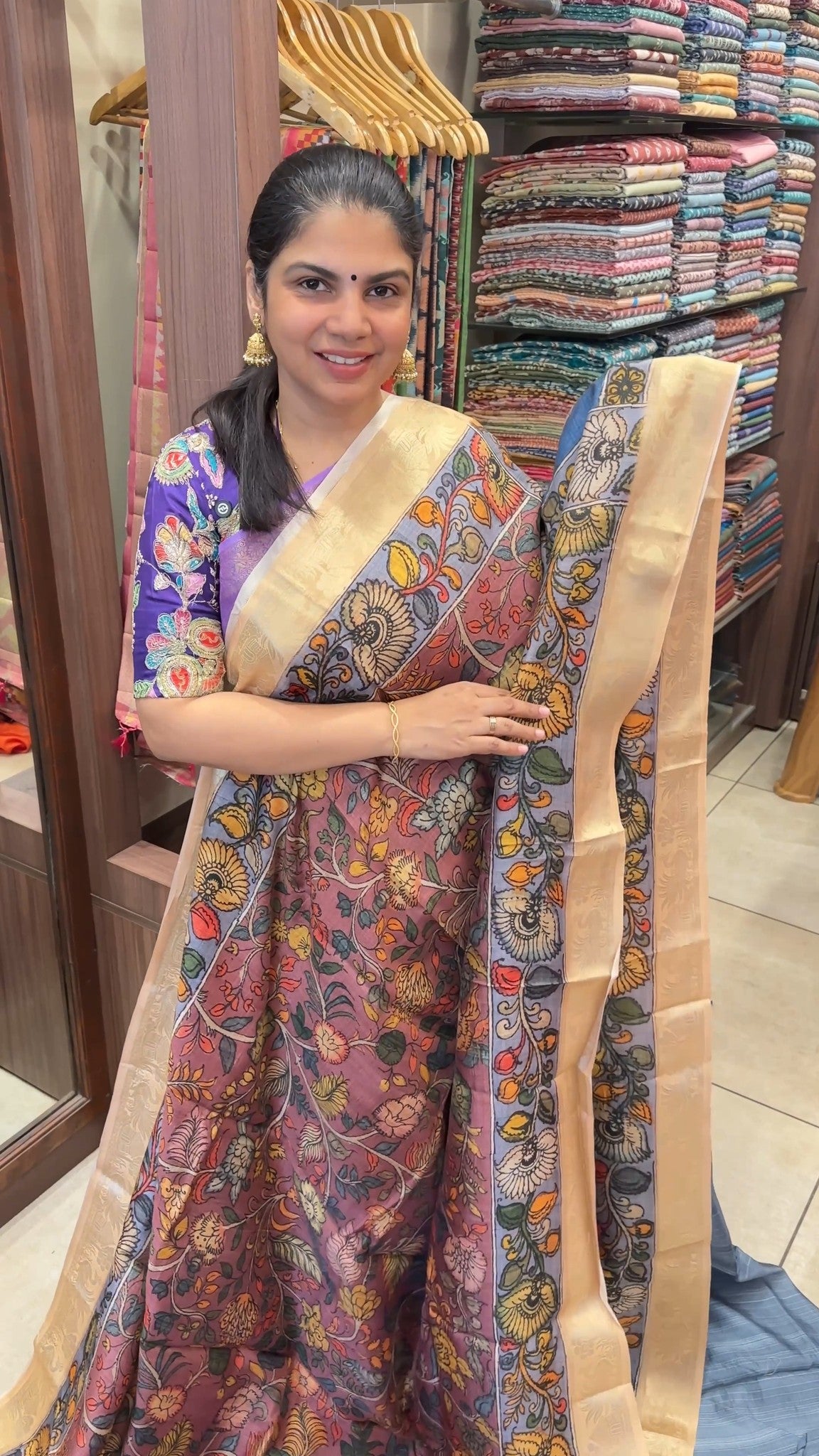 Kantha Work Saree Collections

Elegant saree with beautiful Kantha ...