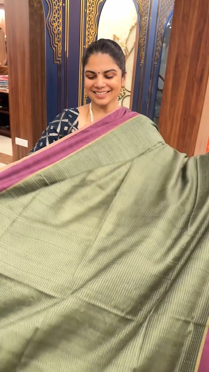 Matka Silk Saree | TTDS2925

Elegant Matka Silk Saree featuring a r...