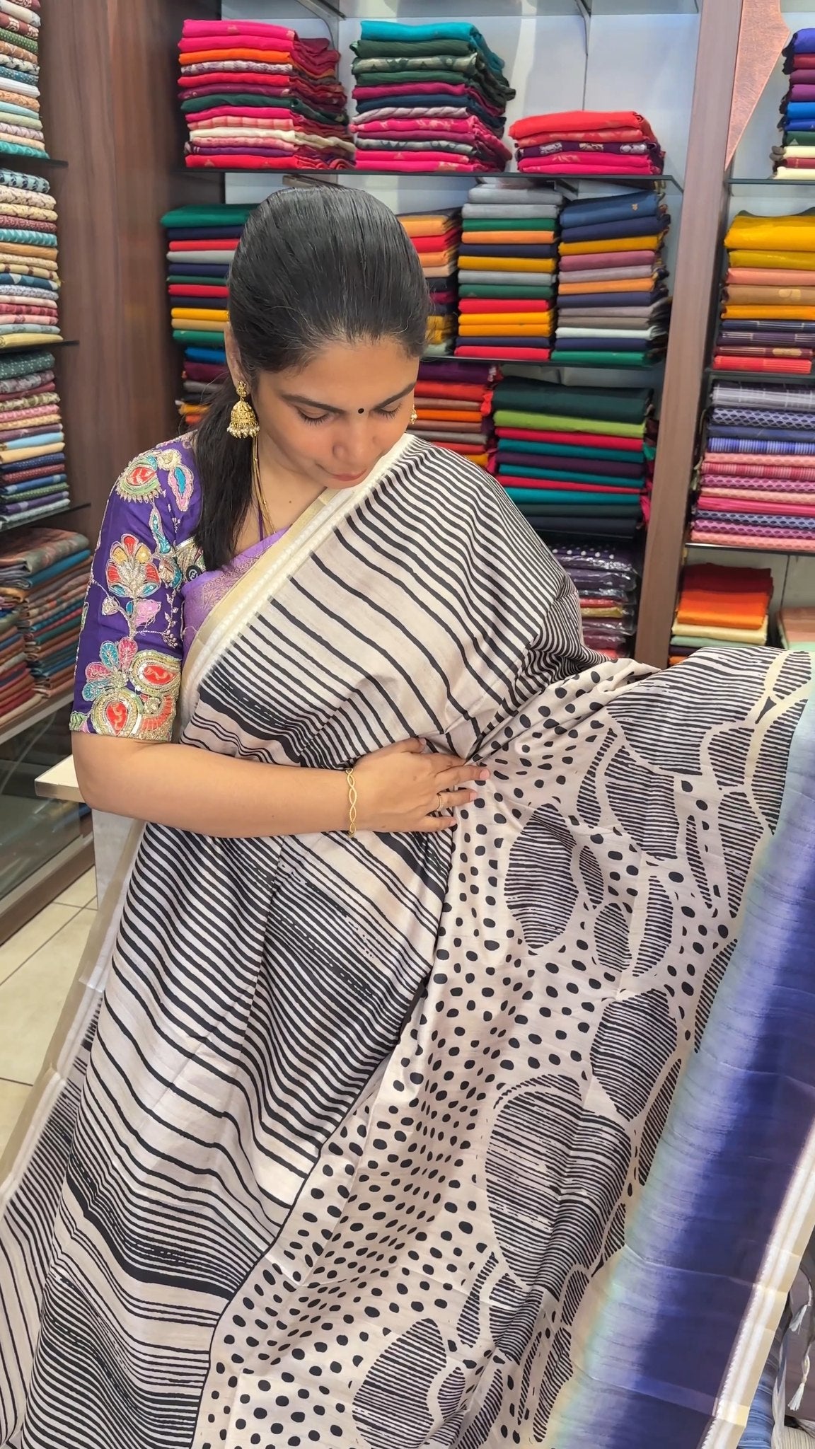 ✨ Elegance in every fold ✨

Drape yourself in the timeless charm of...