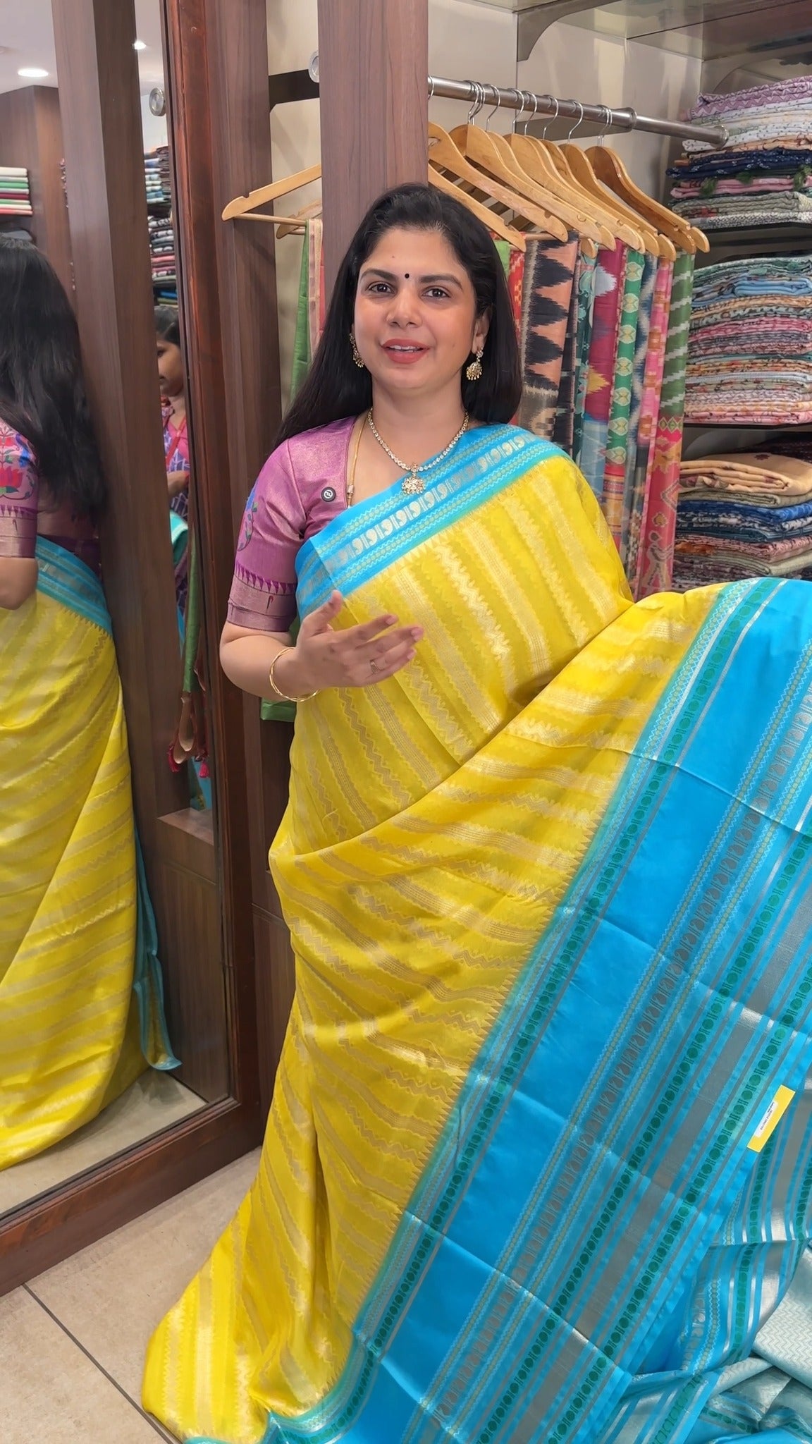 ✨ Gadwal Saree ✨

Product Code: TTDS1167

Wrap yourself in the time...