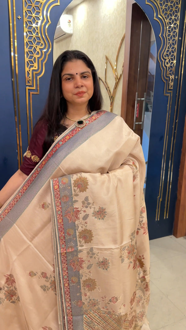 Russian Silk Sarees ✨

Smooth texture with rich shine and elegant d...