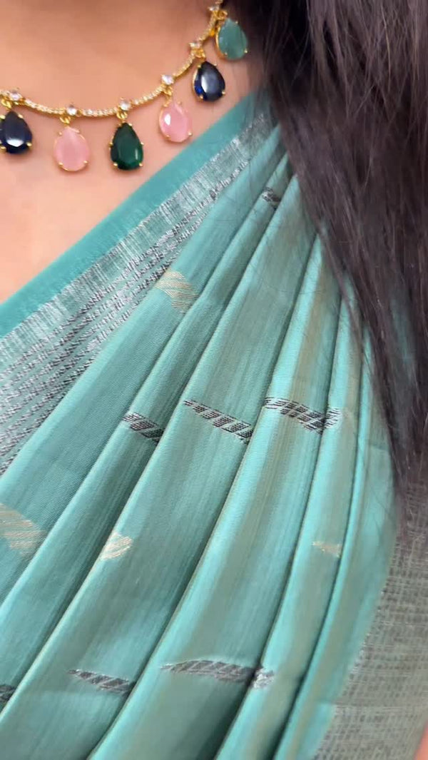 Beautiful neck piece from @aarvya_handpickedcollections 

#sareelov...