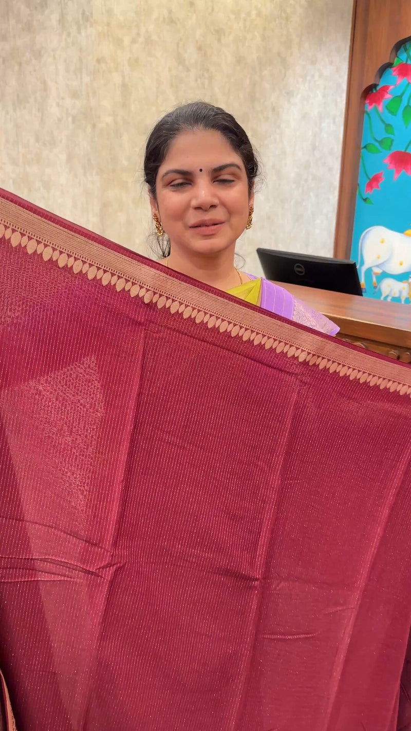 Georgette Saree With Vaira Oosi Pattern

Product Code - TTDS2923

R...