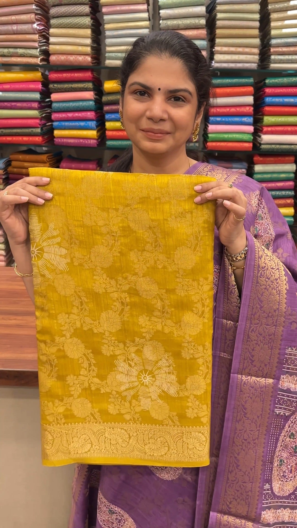 ✨ Banarasi Semi Tussar Saree ✨

Grace meets tradition in this beaut...