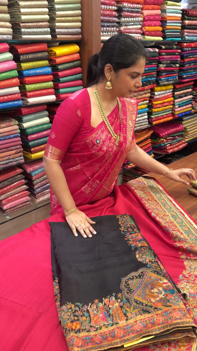 A saree that reflects royal Dharbar elegance ✨

Product Code - TTDS...