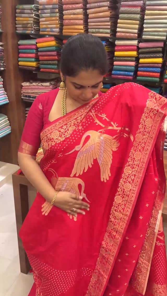 Banarasi Silk Saree

#sareeinspiration #sareegoals #sixyardsofelega...