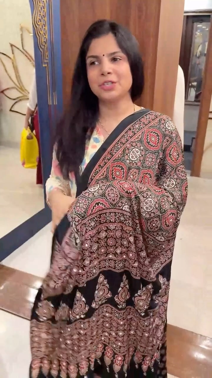 Modal Silk Saree

#saree #sareeblousedesigns #sareefashion