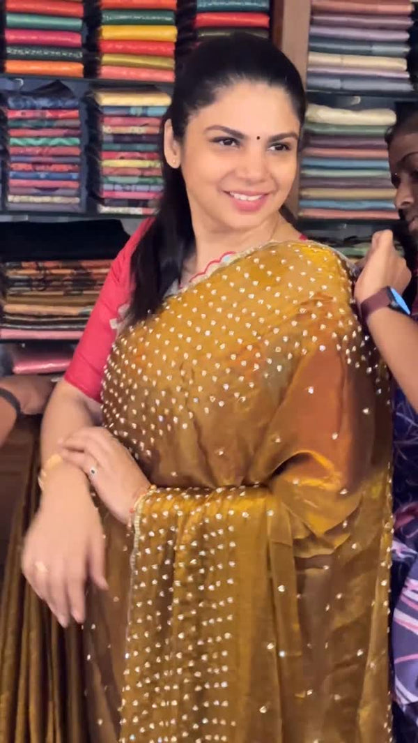 Keep supporting us on @needlenthread_store 🌷

Saree Name - Designe...