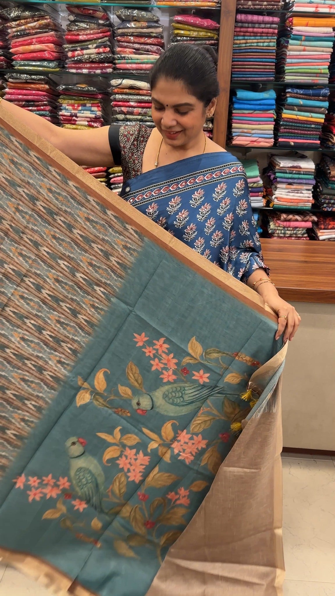 Saree Code - TTDS3100

Saree Name - Printed kota Saree

Blouse - Ru...