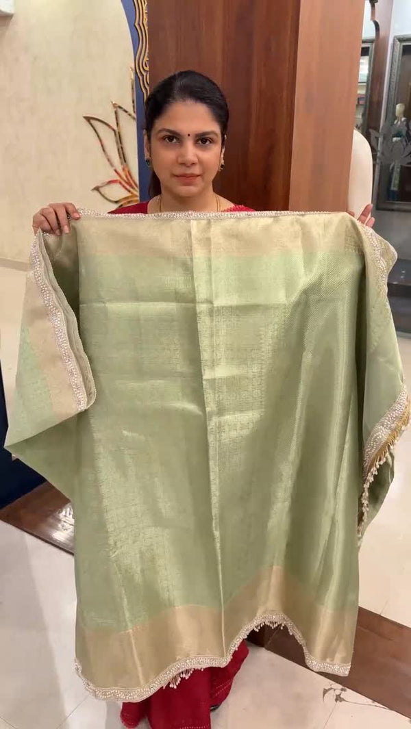 Saree Code - TTDS3084

Saree Name - Kora Banarasi Silk Saree

Blous...