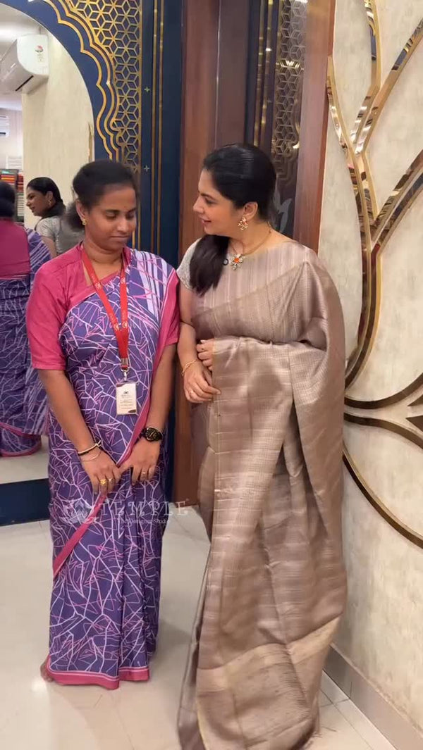 Saree Code - TTDS3101

Saree Name - Chappa Tussar Silk Saree

Blous...