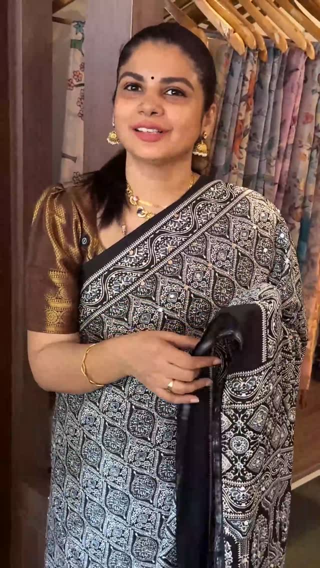Saree Code - TTDS3128

Saree Name - Modal Silk Saree

Blouse - Runn...