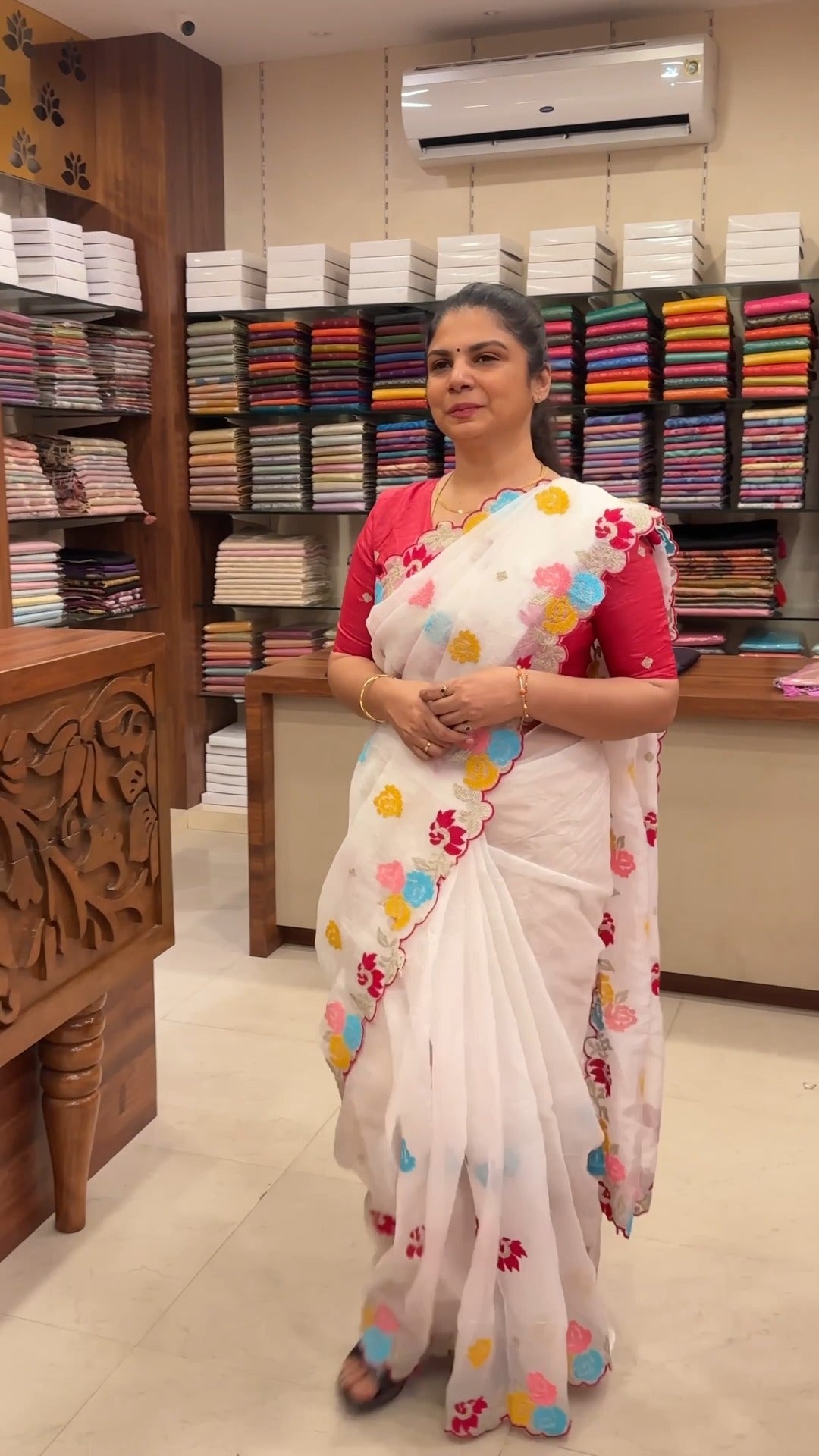 Saree Code - TTDS3156

Saree Name - Crushed Organza Saree (White) 
...