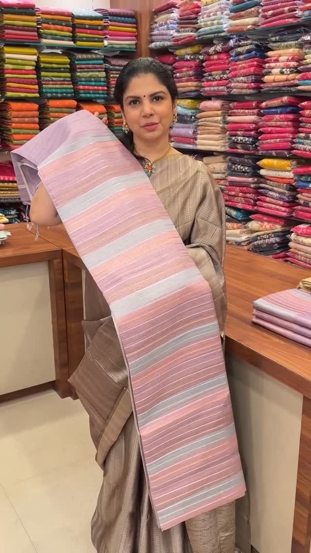 Saree Code - TTDS3104

Saree Name - Handloom Matka Silk Saree

Blou...