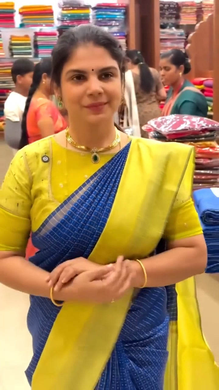 Saree Code - TTDS2887

Saree Name - Chappa Silk Saree

Blouse - Con...
